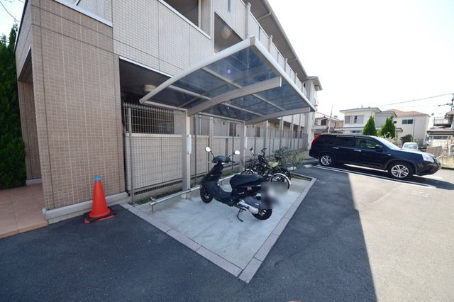 サンロイヤルの駐車場