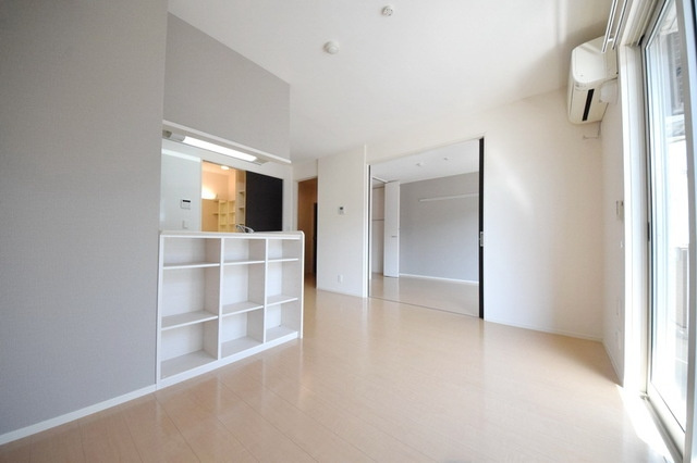 サンロイヤルの居間・リビング