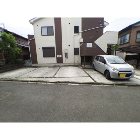 レンナ・レンナの駐車場