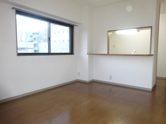 プリムローズ逆瀬川の居間・リビング