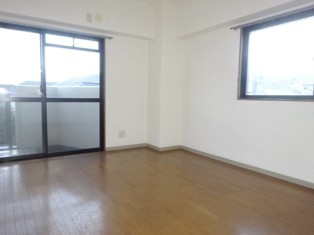 プリムローズ逆瀬川の居間・リビング