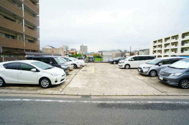 アグラード長岡京の駐車場