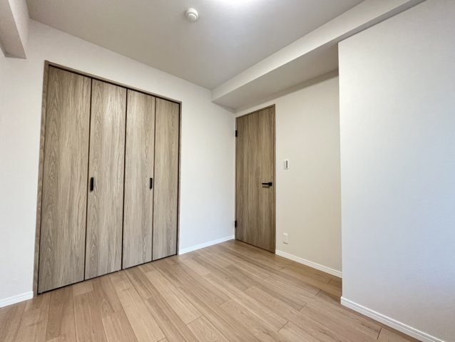 深江駅前ビルの洋室|4.6帖のお部屋。
収納スペースもございます。