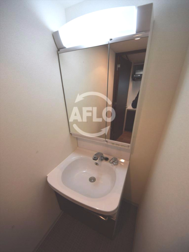 エス・キュート京町堀の独立洗面台|プレサンス京町堀サウス　収納たっぷり独立洗面台