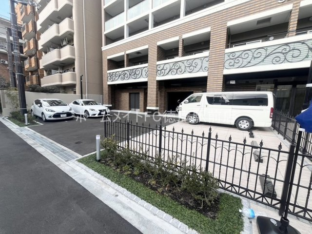 大阪市東成区深江北１丁目の賃貸マンションの駐車場