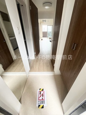 大阪市東成区深江北１丁目の賃貸マンションの玄関