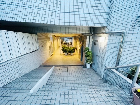 クレール山本のエントランス
