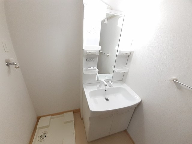 ラフイネの独立洗面台|洗面所