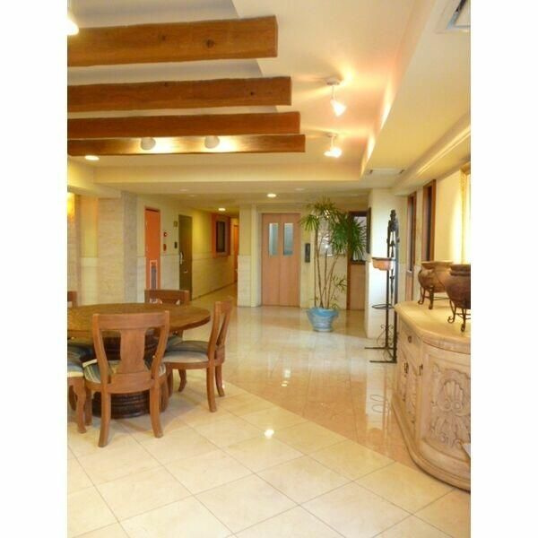 葛飾区東新小岩４丁目の賃貸マンションのロビー