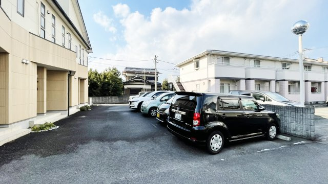 メゾフォルテ（mf）の駐車場