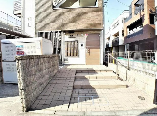 クレイノル　メルシェのエントランス