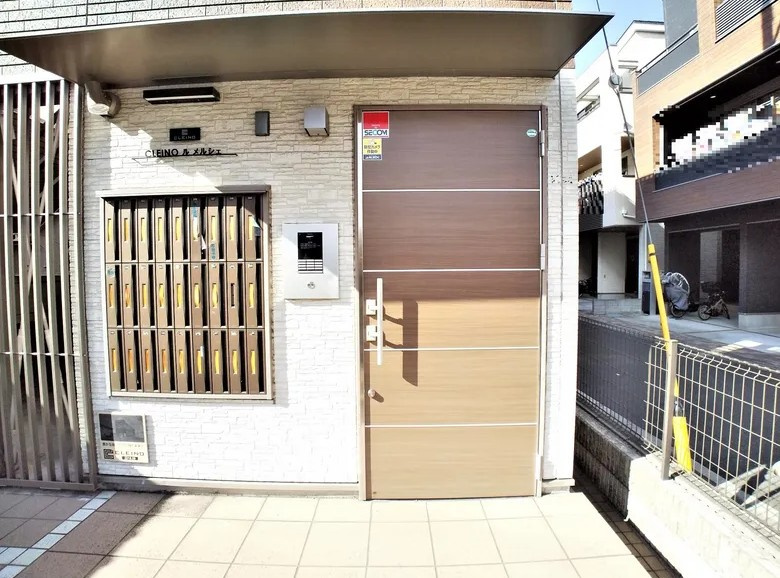 クレイノル　メルシェのエントランス