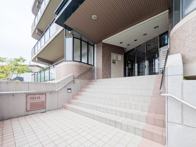 ダイアパレス甲陽園のエントランス