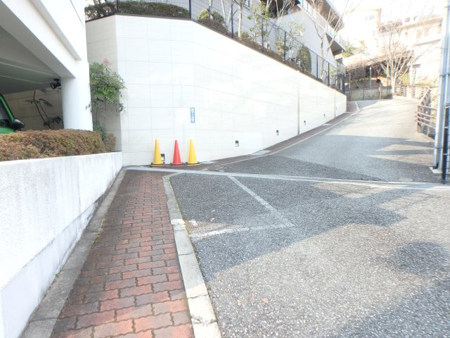 ダイアパレス甲陽園のその他共用部分|来客用駐車場