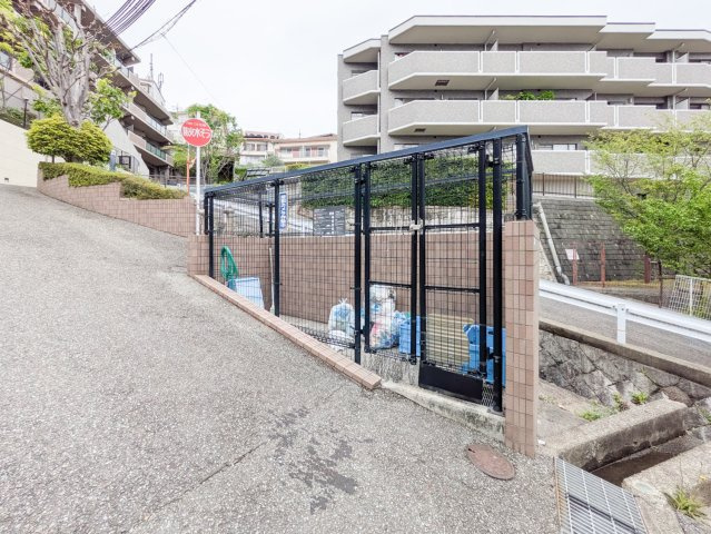 ダイアパレス甲陽園のその他共用部分|ゴミステーション