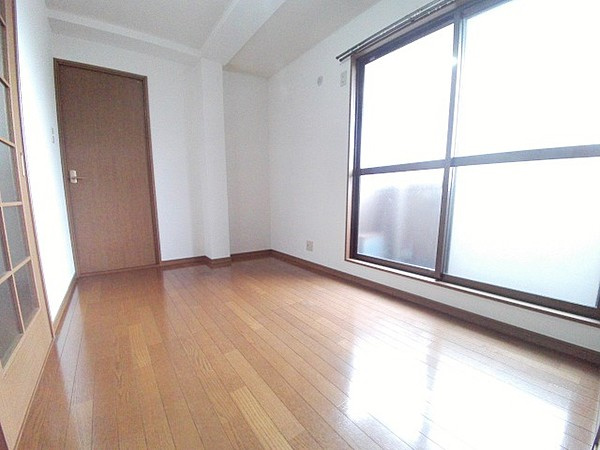 イースト御影の洋室