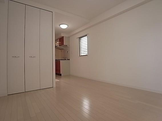 ライフデザイン三宮東の居間・リビング