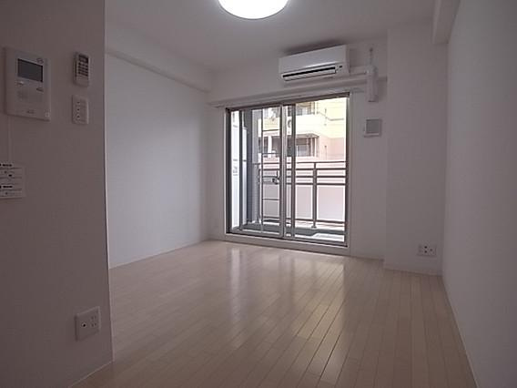 ライフデザイン三宮東の居間・リビング