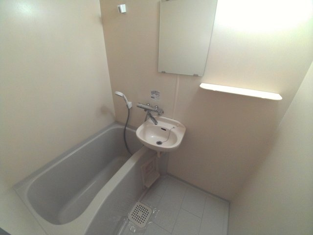 ヘーベル青木の浴室