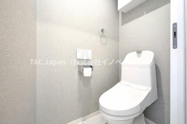 スターハイツ台東のトイレ|最新設備を備えたトイレは、快適性とスタイリッシュさを兼ね備えた空間。清潔感のある美しい内装とすっきりとしたデザインが、暮らしに心地よさをプラス。清潔・快適・美しさが調和した、上質なトイレ空間です。
