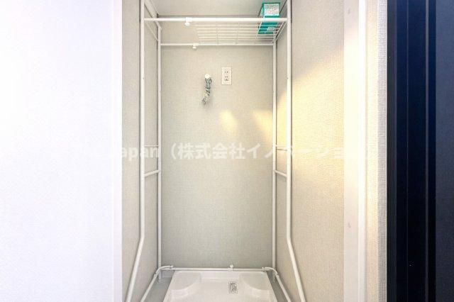 スターハイツ台東のランドリースペース|使い勝手の良いランドリースペースは、洗濯から干す・しまうまでの動線がスムーズに整えられ、毎日の家事負担を軽減。忙しい日々の中でも、効率よく快適に洗濯がこなせる嬉しい工夫が詰まっています。