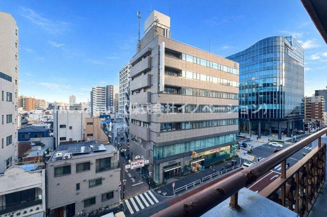 スターハイツ台東の展望|外の景色が、ただの風景ではなく“暮らしの一部”になる住まい。窓の向こうに広がる空や街並みが、毎日に彩りと深呼吸をくれる、そんな豊かさがここにはあります。