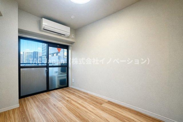 スターハイツ台東の洋室|家具のレイアウトも自由自在な洋室は、暮らす人のスタイルに寄り添える柔軟な一部屋。毎日をより快適に、自分らしく過ごせる場所です。