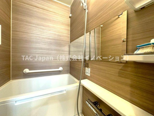 スターハイツ台東の浴室|家族みんなの疲れをやさしく包み込む、広々とした癒しのバスルーム。ゆったりとくつろげる空間で、日々のストレスもすっと解きほぐされる、心身ともにリラックスできるひとときをお届けします。