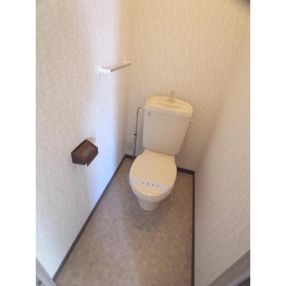 久留米市大善寺町宮本のアパートのトイレ|ゆったりとした空間のトイレです