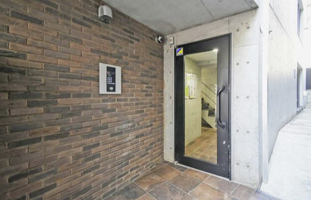 ＬＩＶＡＲＴ　　ＳＥＡＳＯＮ南台の玄関