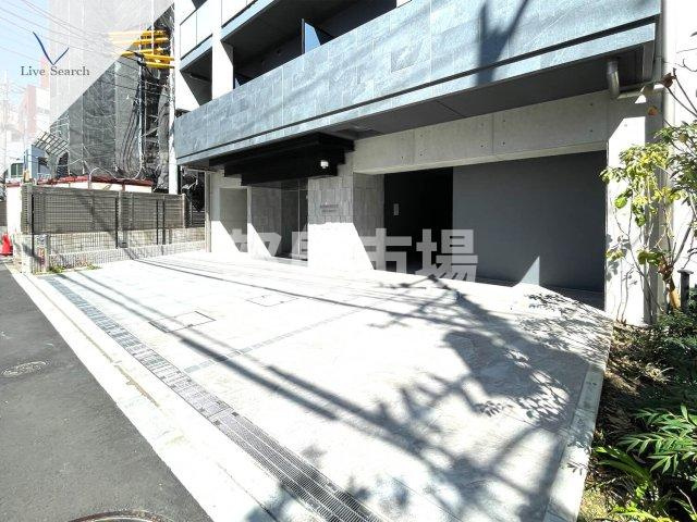 S-RESIDENCE尾久azureの駐車場