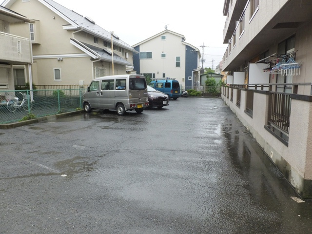 スプラウトあきの駐車場