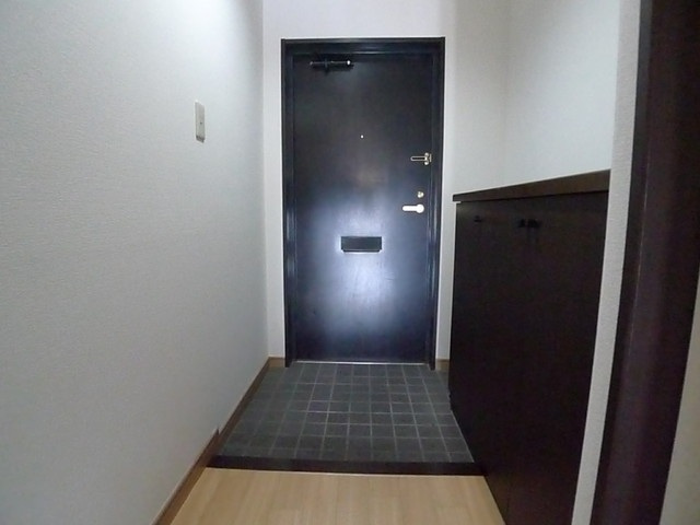 サーパス藤原西町の玄関