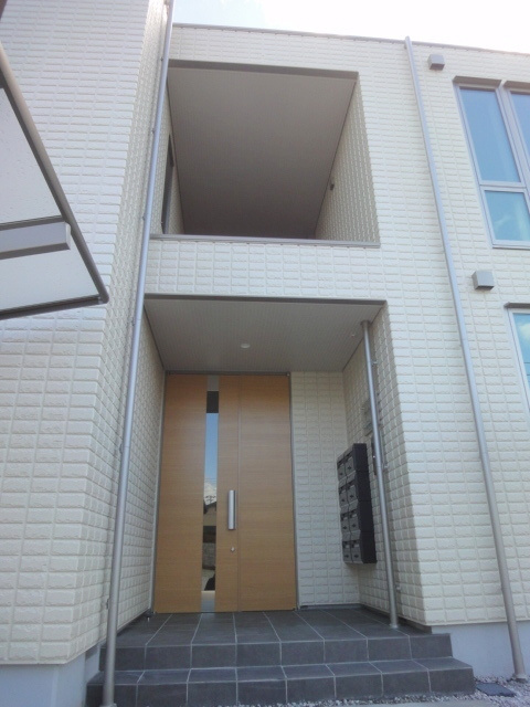 Ｗｈｉｔｅ　Ｂｅｒｒｙのエントランス|★モニター付きオートロックで安心です♪