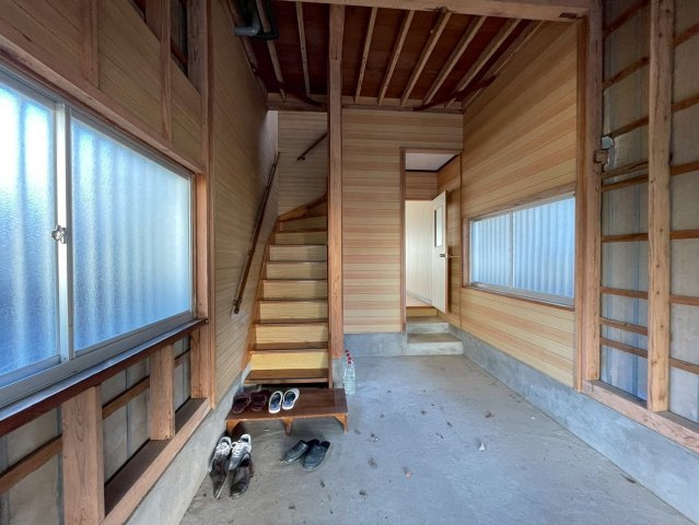 旭市ハ　中古戸建の玄関