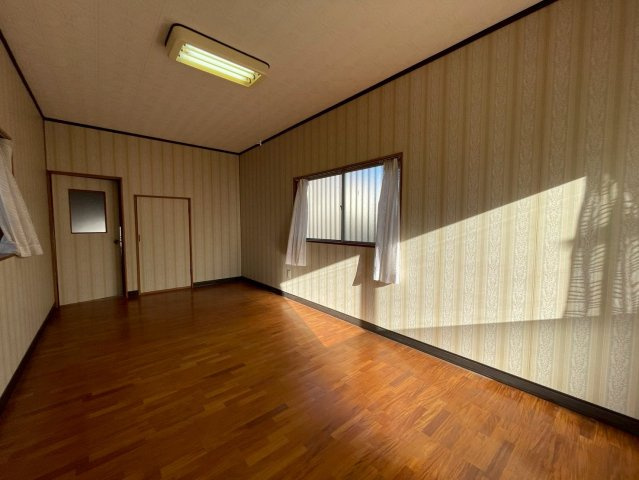 旭市ハ　中古戸建の洋室