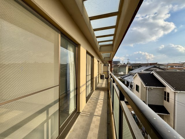 アルコ根上り松のバルコニー|全室バルコニーと繋がります。