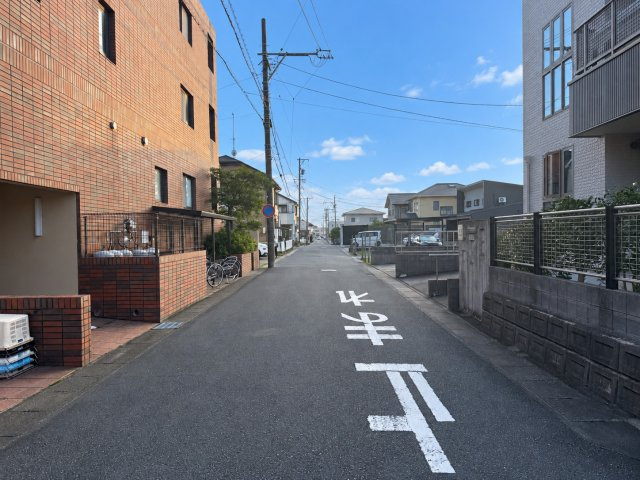 アルコ根上り松のその他|全面道路を撮影しました。車どおりがほとんどなく落ち着いた住環境となっております。
