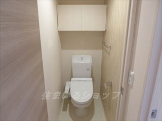 広島市安佐北区三入２丁目のアパートのトイレ|ウォシュレット・収納棚あり