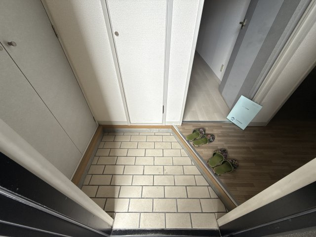 姫路市広畑区蒲田２丁目のハイツの玄関