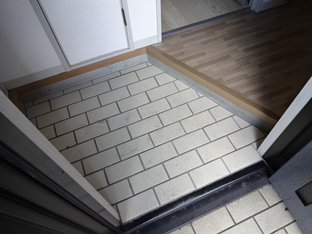 姫路市広畑区蒲田２丁目のハイツの玄関