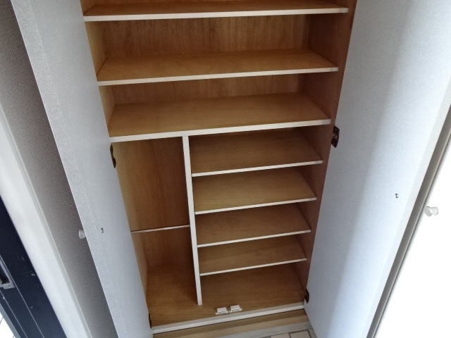姫路市広畑区蒲田２丁目のハイツの収納