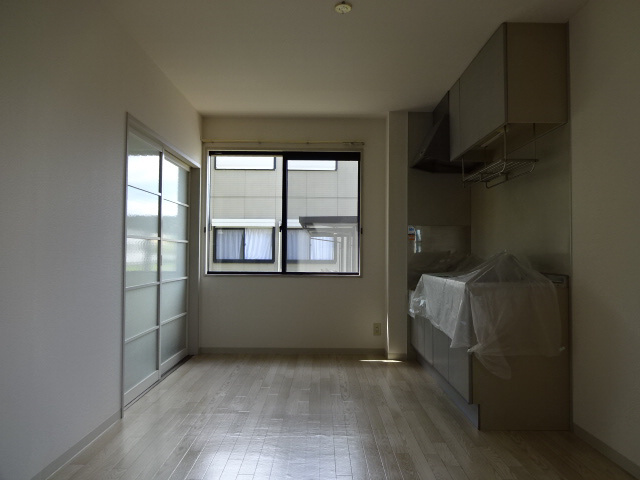 姫路市広畑区蒲田２丁目のハイツの居間・リビング