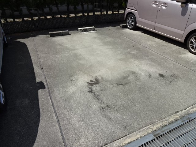 姫路市広畑区蒲田２丁目のハイツの駐車場