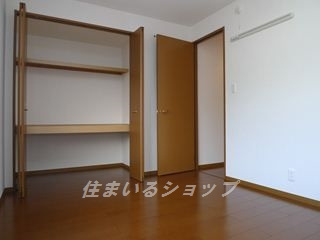 広島市安佐北区上深川町のアパートの寝室