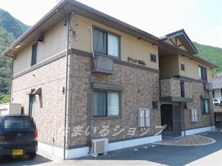 広島市安佐北区上深川町のアパートの外観