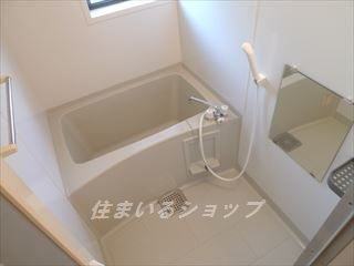 広島市安佐北区上深川町のアパートの浴室|窓あり