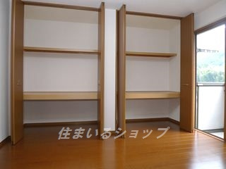 広島市安佐北区上深川町のアパートの収納
