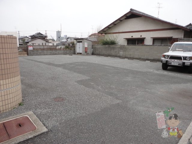 シャインブライト北方の駐車場