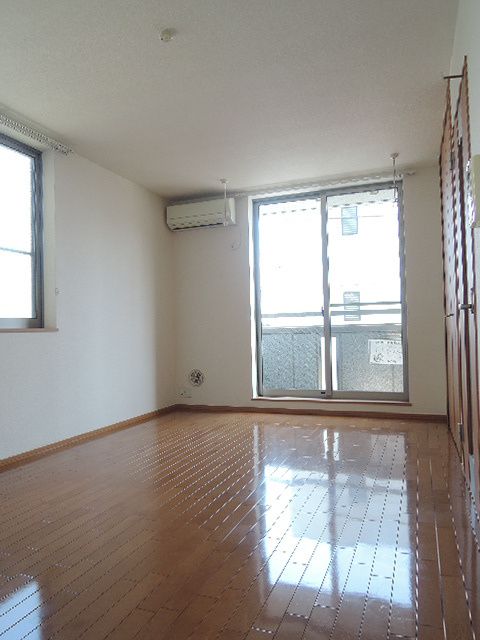 カンタービレ久里浜の居間・リビング